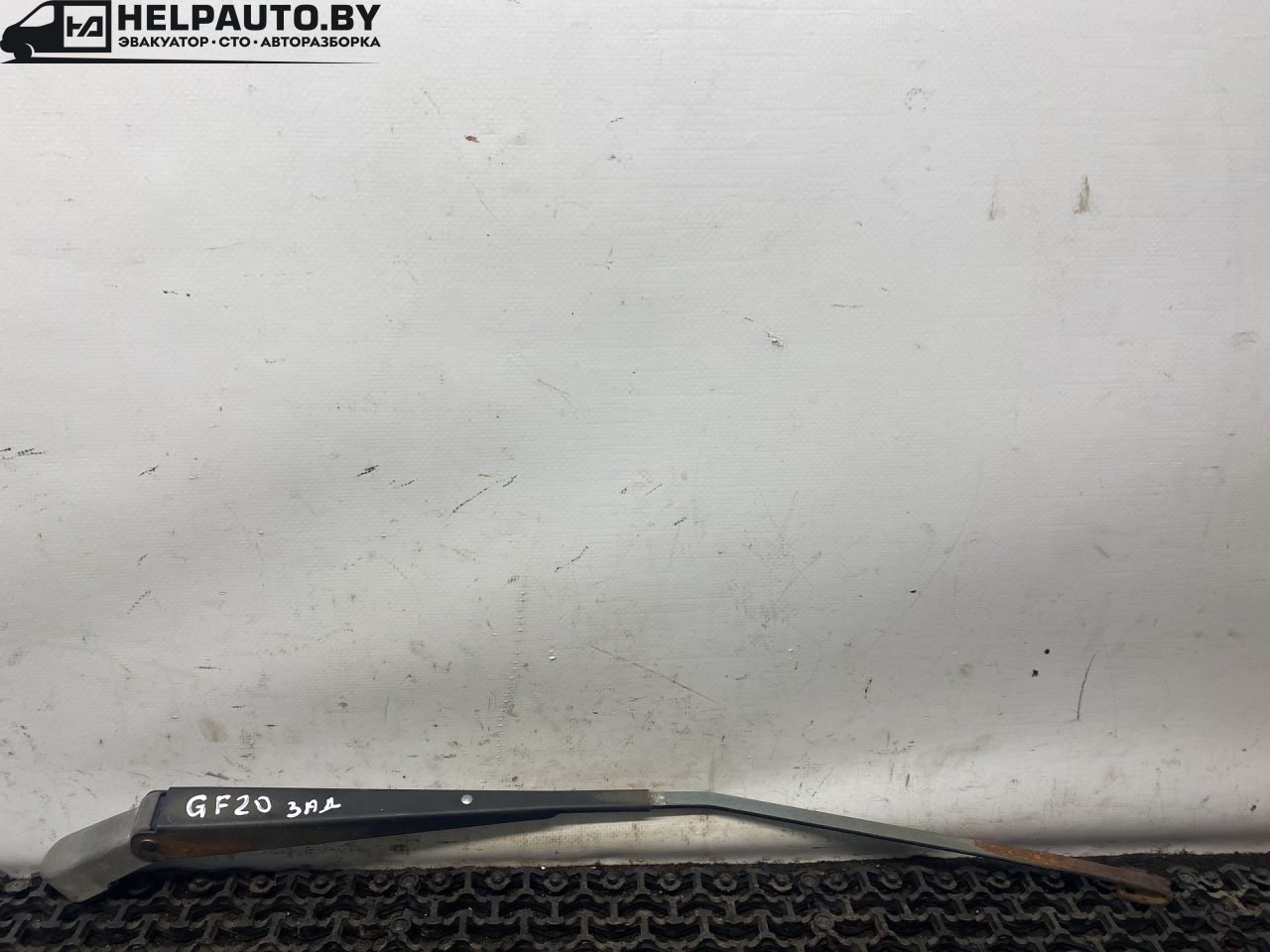 щеткодержатель задний Mazda 626 GF 1997, 2.0 л., дизель, МКПП, зелёный, седан, передний привод - фото №1