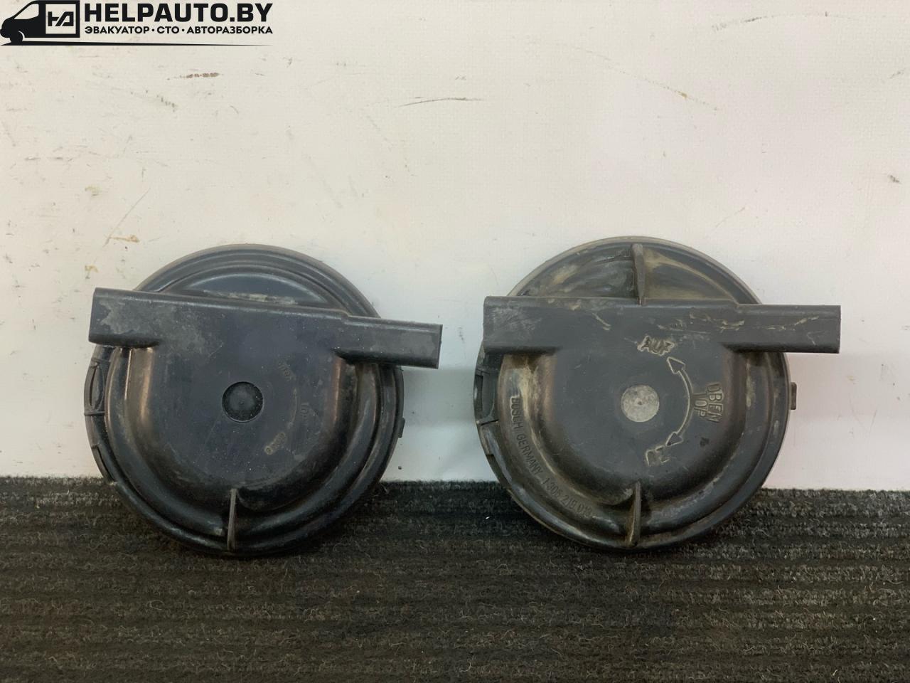 крышка фары Audi 100 С3 1986, 1.8 л., бензин, МКПП, белый, универсал, передний привод - фото №1