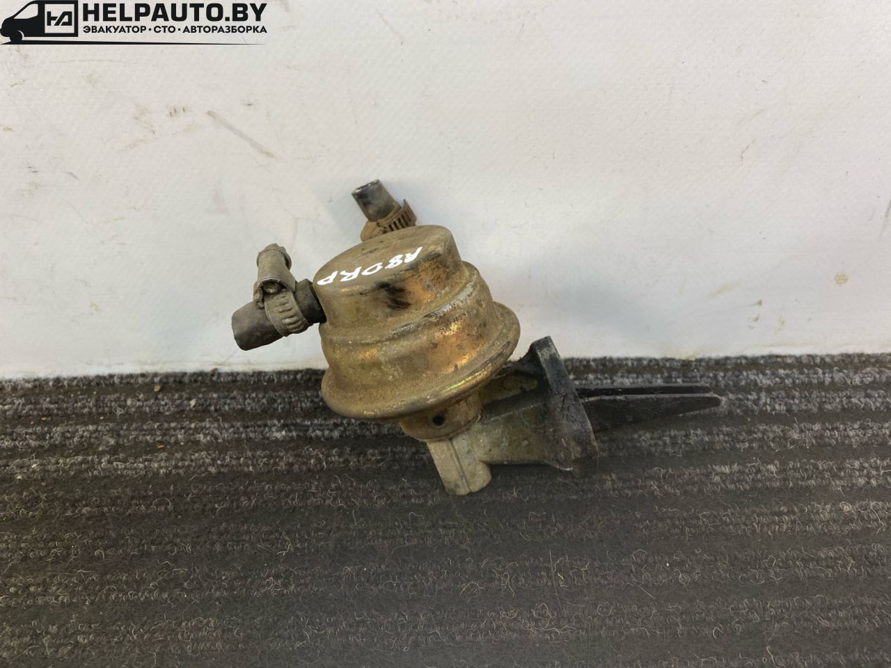 насос топливный ручной (подкачка) Audi 80 B3 89/B3 1987, 1.8 л., бензин, МКПП, серый, седан, передний привод - фото №1