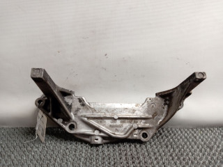 кронштейн двигателя Audi A6 4A/C4 1996, 2.5 л., дизель, МКПП, универсал, передний привод