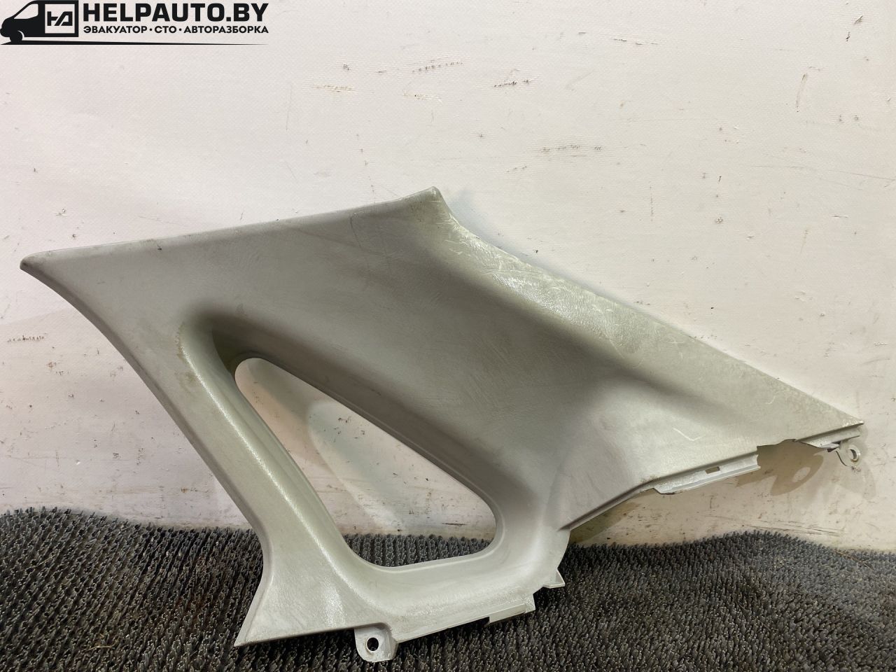 пластик Mazda 626 GF 1997, 2.0 л., дизель, МКПП, зелёный, седан, передний привод - фото №1