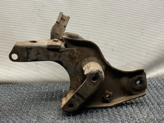 кронштейн двигателя Nissan Primera P10 1996, 1.6 л., GA16DE, бензин, МКПП, бордовый, универсал