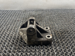 кронштейн (крепление) Audi 100 С3 1985, 2.3 л., i, бензин, МКПП, седан, передний привод