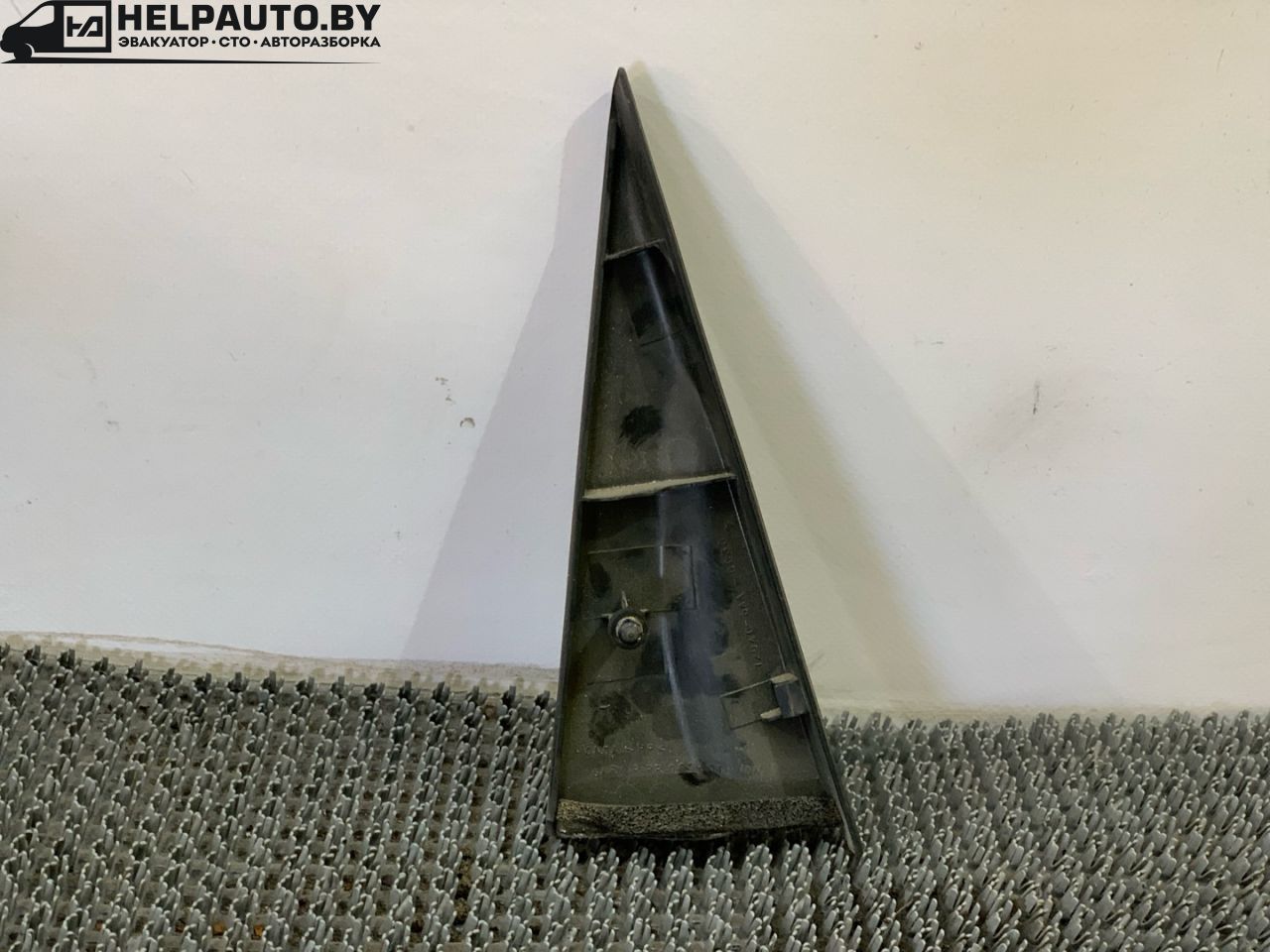 накладка двери (крышки) багажника Honda Jazz 1 поколение 2002, 1.3 л., L13B, бензин, МКПП, хетчбэк 5 дв. - фото №1