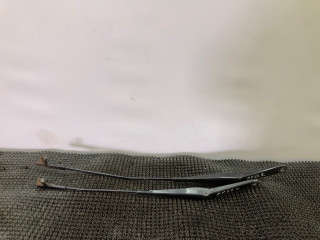 щеткодержатель (поводок стеклоочистителя, дворник) Ford Focus 2 поколение [рестайлинг] 2009, 1.6 л., бензин, МКПП, черный, универсал, передний привод