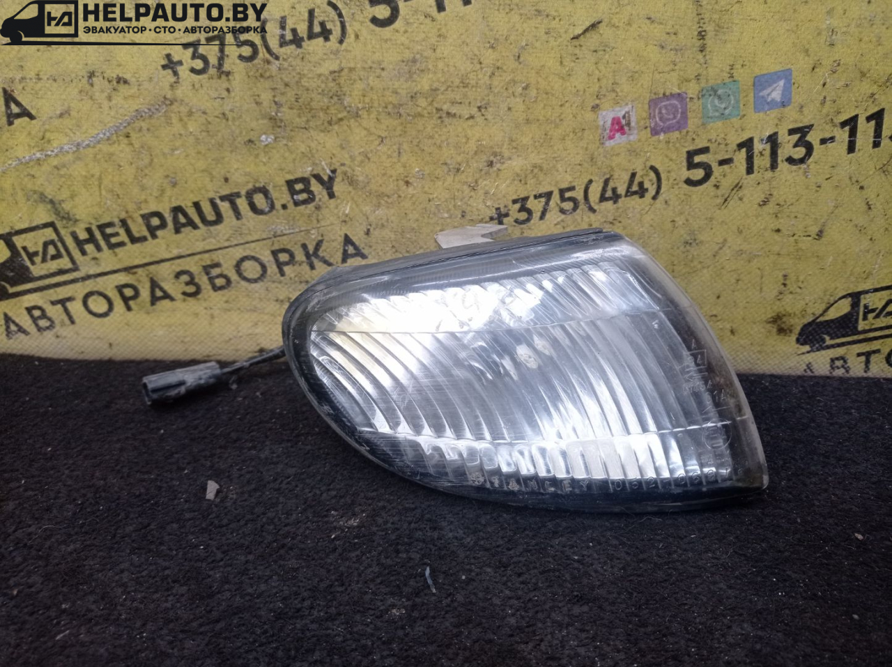 поворотник правый Mazda Xedos 9 1 поколение 1996, 2.5 л., бензин, МКПП, темно синий, седан, передний привод - фото №1