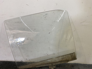 стекло двери передней правой Volkswagen Polo 2 поколение 1990, 1.3 л., бензин, МКПП, синий, хетчбэк 3 дв., передний привод