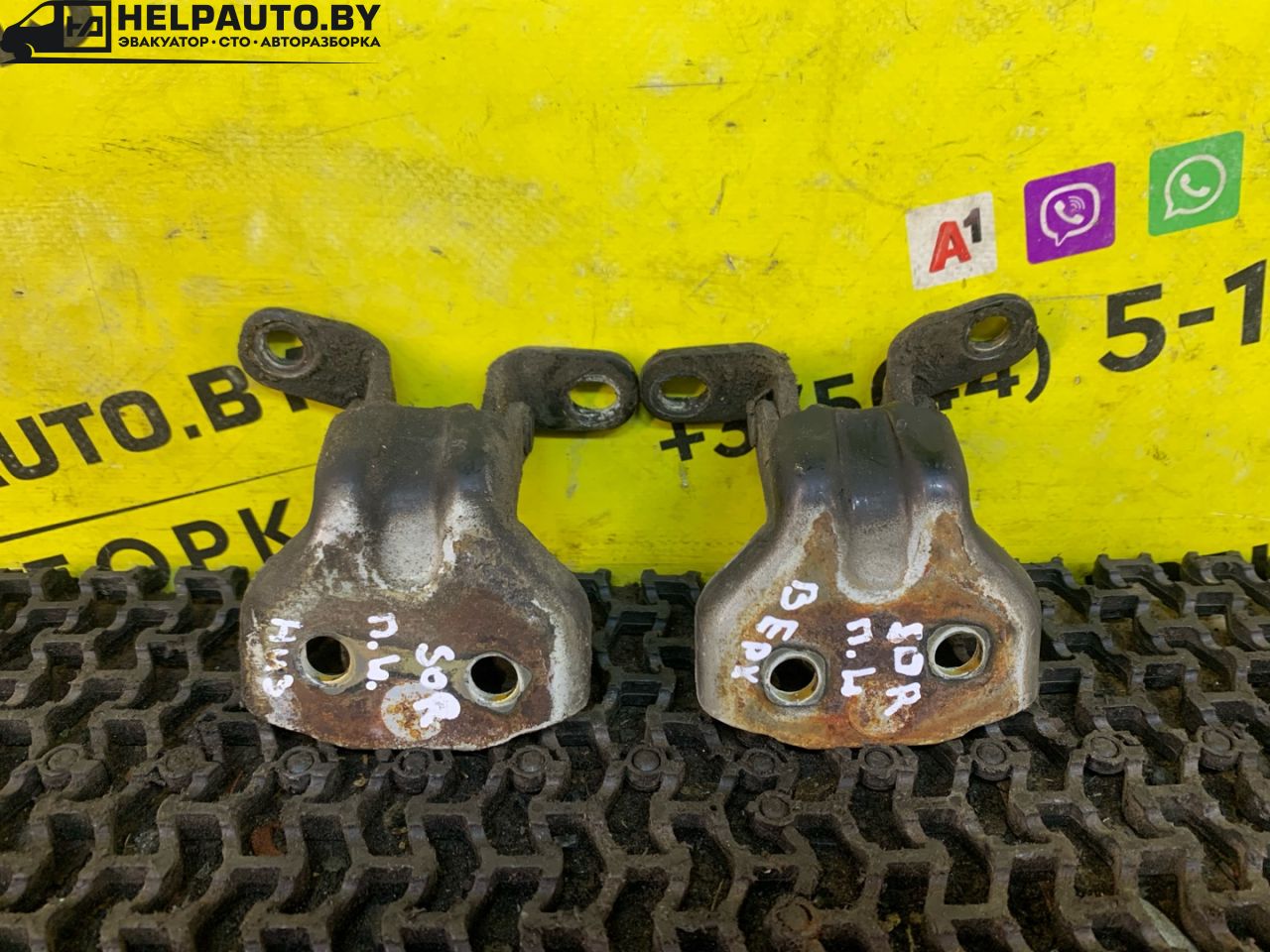 петля двери Kia Sorento 1 поколение 2005, 2.5 л., D4CB, дизель, АКПП, черный, внедорожник 5 дв., полный подключаемый привод - фото №1