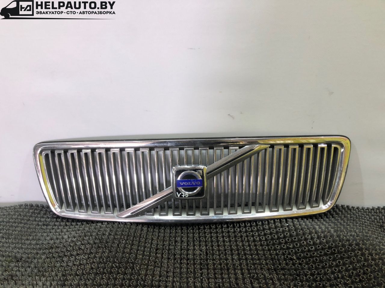 решетка радиатора Volvo S70 1 поколение 2000, 2.5 л., D 5252 T, дизель, МКПП, черный, седан, передний привод - фото №1