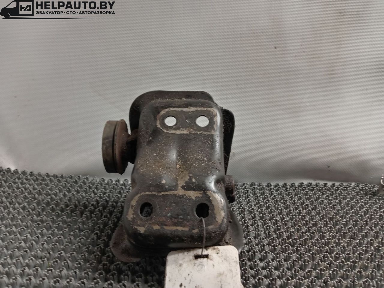 подушка крепления двигателя Mazda Xedos 6 1 поколение 1995, 2.0 л., бензин, МКПП, серый, седан, передний привод - фото №1