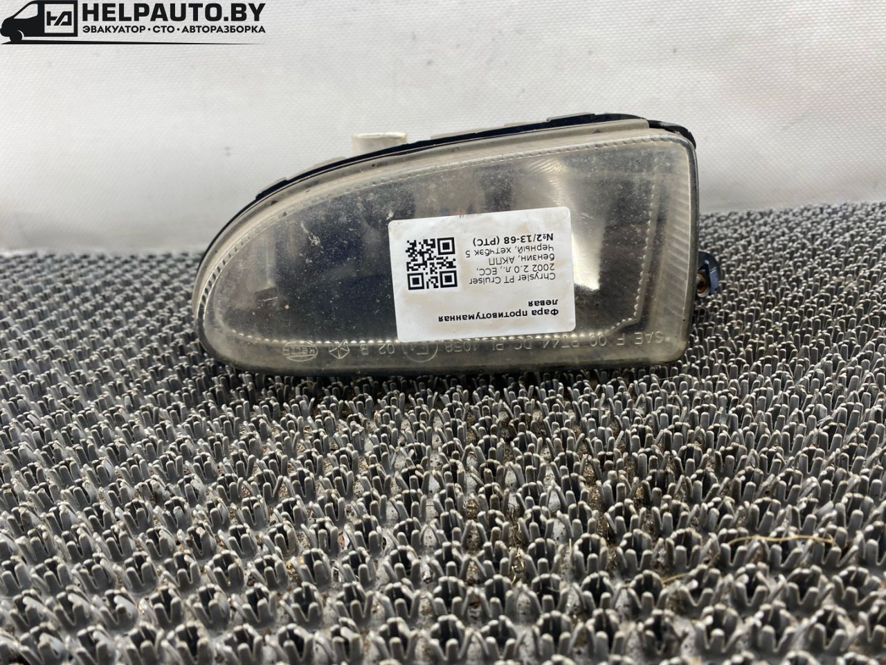 фара противотуманная левая Chrysler PT Cruiser 1 поколение 2002, 2.0 л., ECC, бензин, АКПП, черный, хетчбэк 5 дв. - фото №1