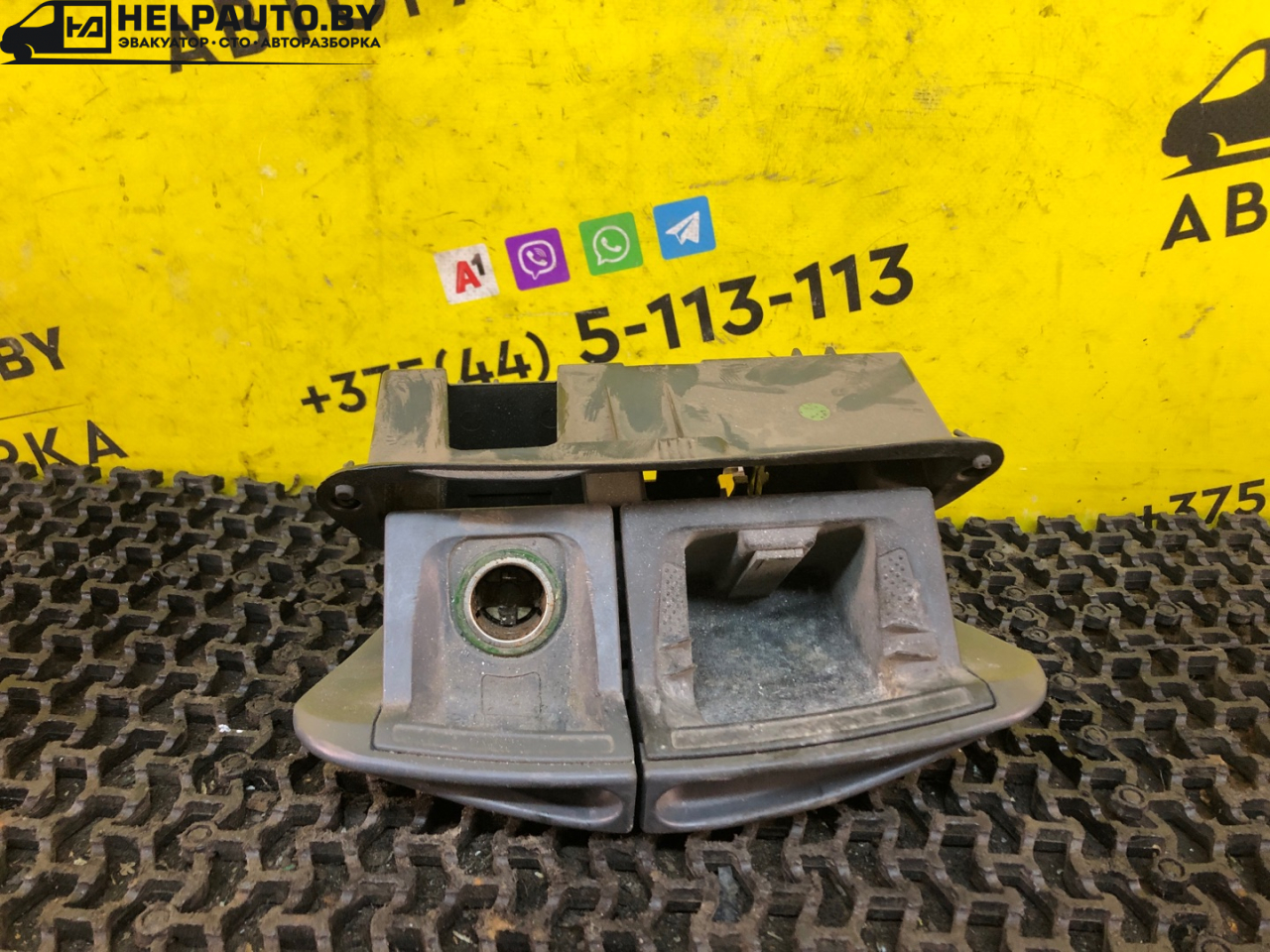 пепельница Fiat Bravo 1 поколение 1998, 1.9 л., дизель, МКПП, черный, хетчбэк 3 дв., передний привод - фото №1