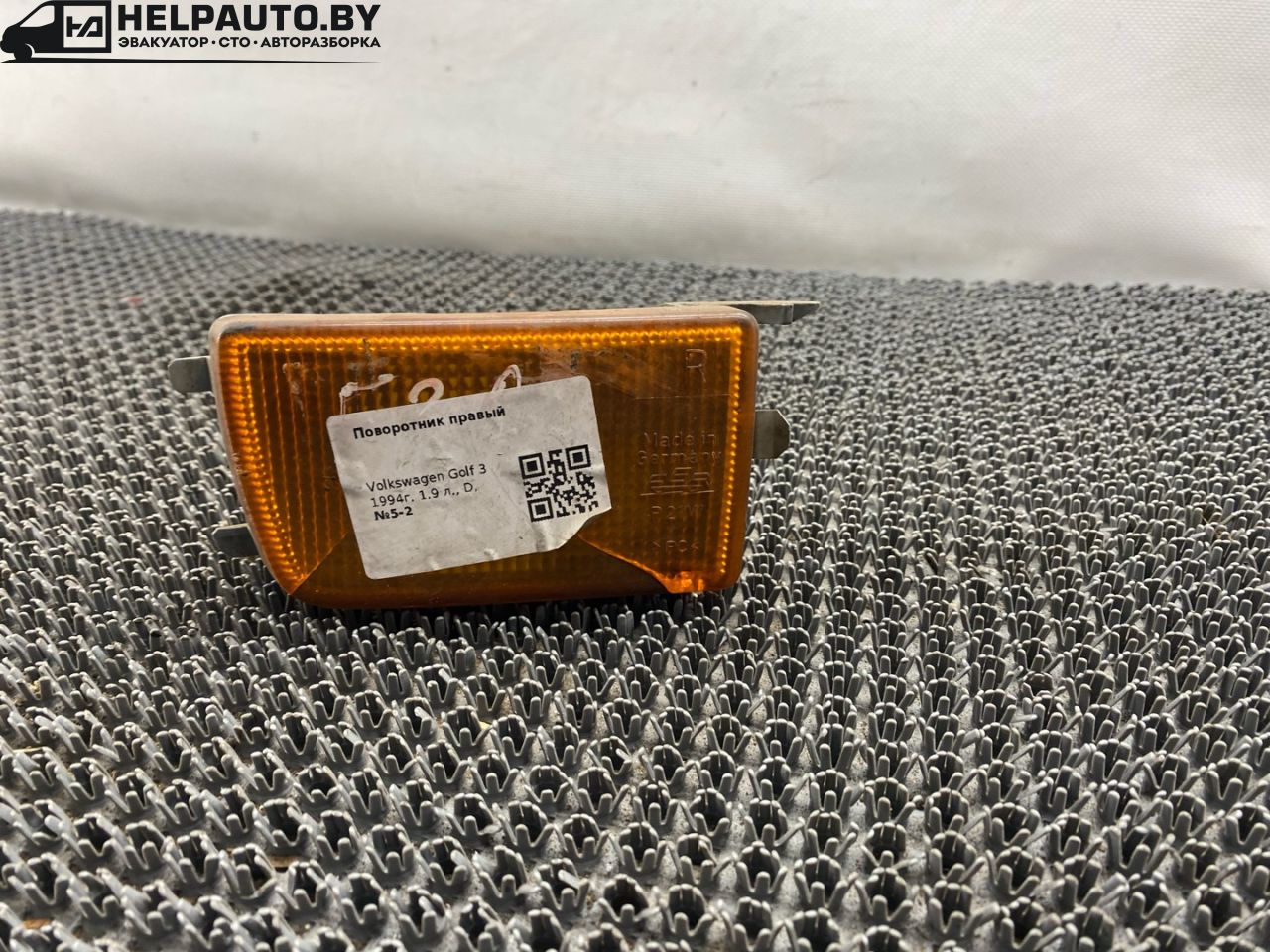 поворотник правый Volkswagen Golf 3 поколение 1994, 1.9 л., D, дизель, МКПП, универсал, передний привод - фото №1