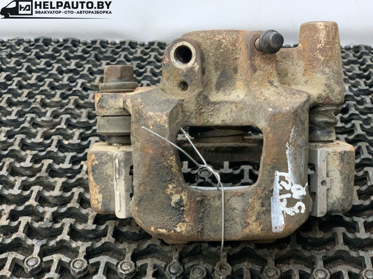 суппорт задний правый Chery Fora 1 поколение 2009, 2.0 л., SQR484F, бензин, 5МКПП, черный, передний привод - фото №1