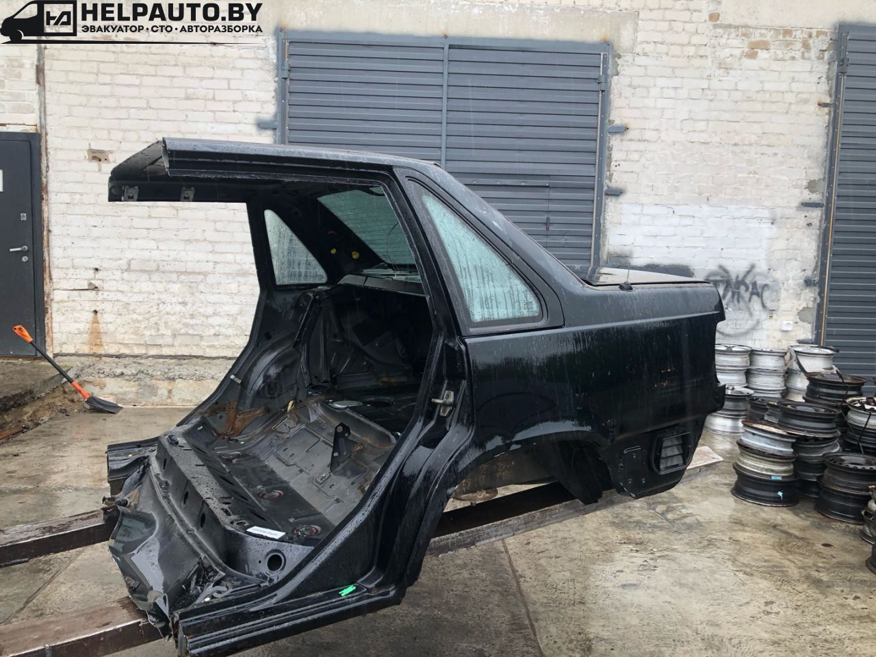 часть кузова (вырезанный элемент) Volvo S70 1 поколение 2000, 2.5 л., D 5252 T, дизель, МКПП, черный, седан, передний привод - фото №1