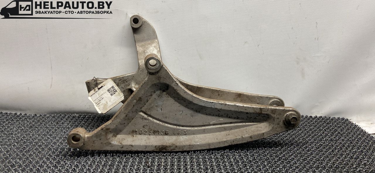 кронштейн двигателя Opel Sintra 1 поколение 1999, 2.2 л., X 22 XE, бензин, 5МКПП, зеленый, минивэн - фото №1