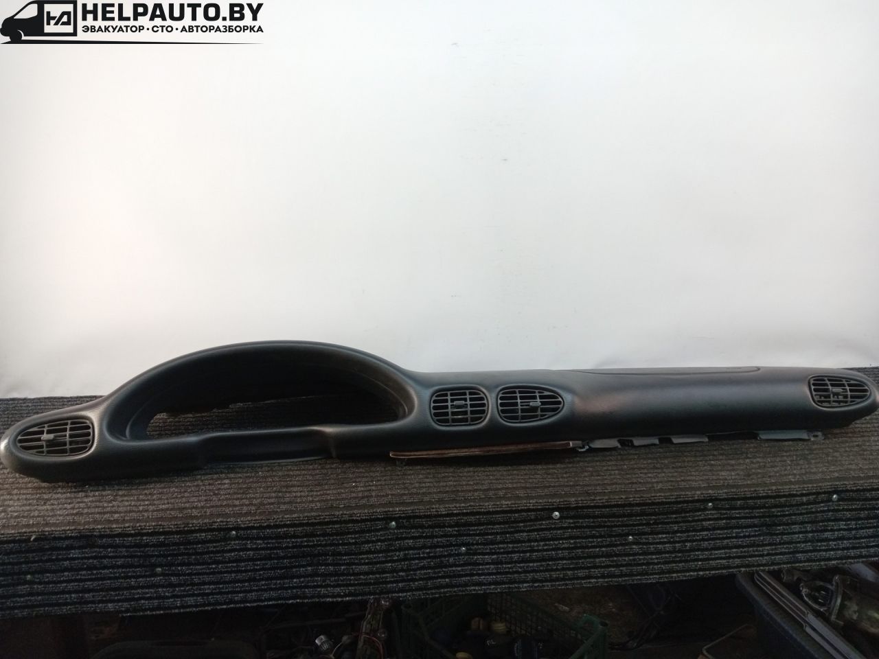 панель передняя салона (торпедо) Pontiac Sunfire 1 поколение 1999, 2.2 л., бензин, АКПП, черный, передний привод, 22572489, 2263949, 415731 - фото №1
