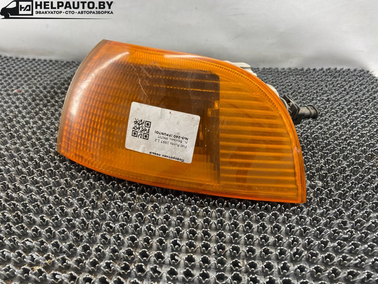 поворотник левый Fiat Punto 1 поколение 1997, 1.2 л., бензин, МКПП, белый, хетчбэк 5 дв. - фото №1