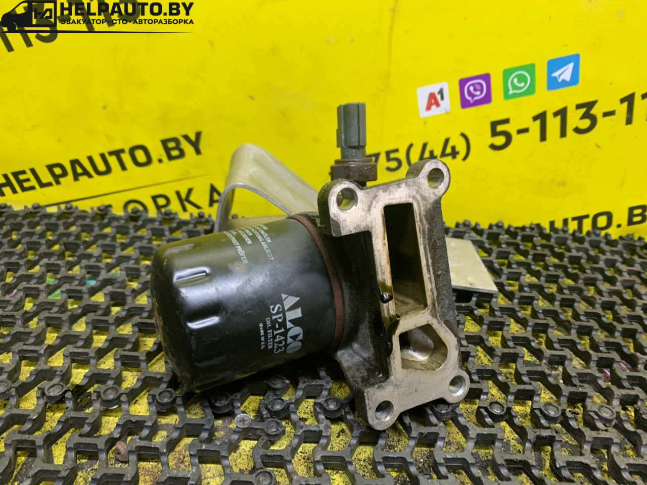 корпус масляного фильтра Ford Escape 2 поколение R3 2009, 2.3 л., бензин, АКПП, синий, внедорожник 5 дв., передний привод - фото №1