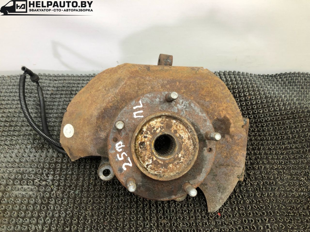 ступица передняя левая Kia Sorento 1 поколение 2005, 2.5 л., дизель, МКПП, серый, полный привод - фото №1