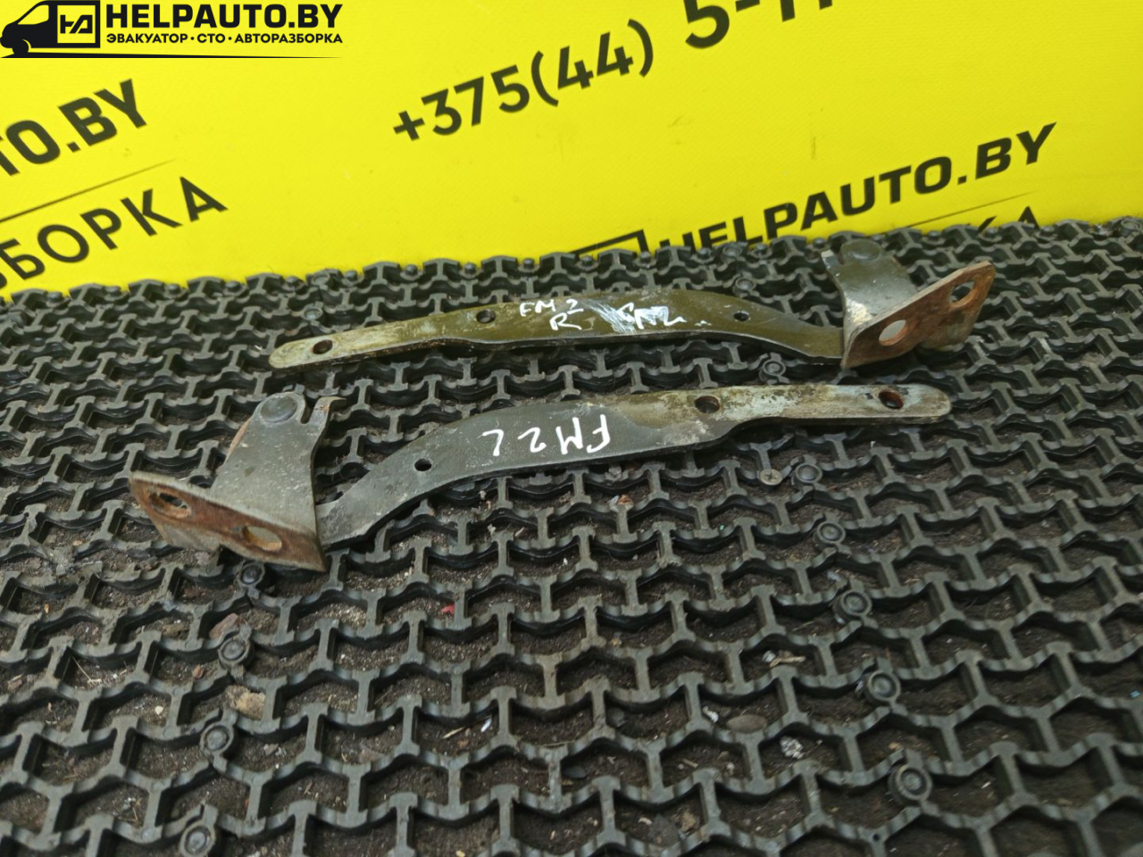петля капота Ford Mondeo 2 поколение 1997, 2.0 л., бензин, МКПП, черный, универсал, передний привод - фото №1