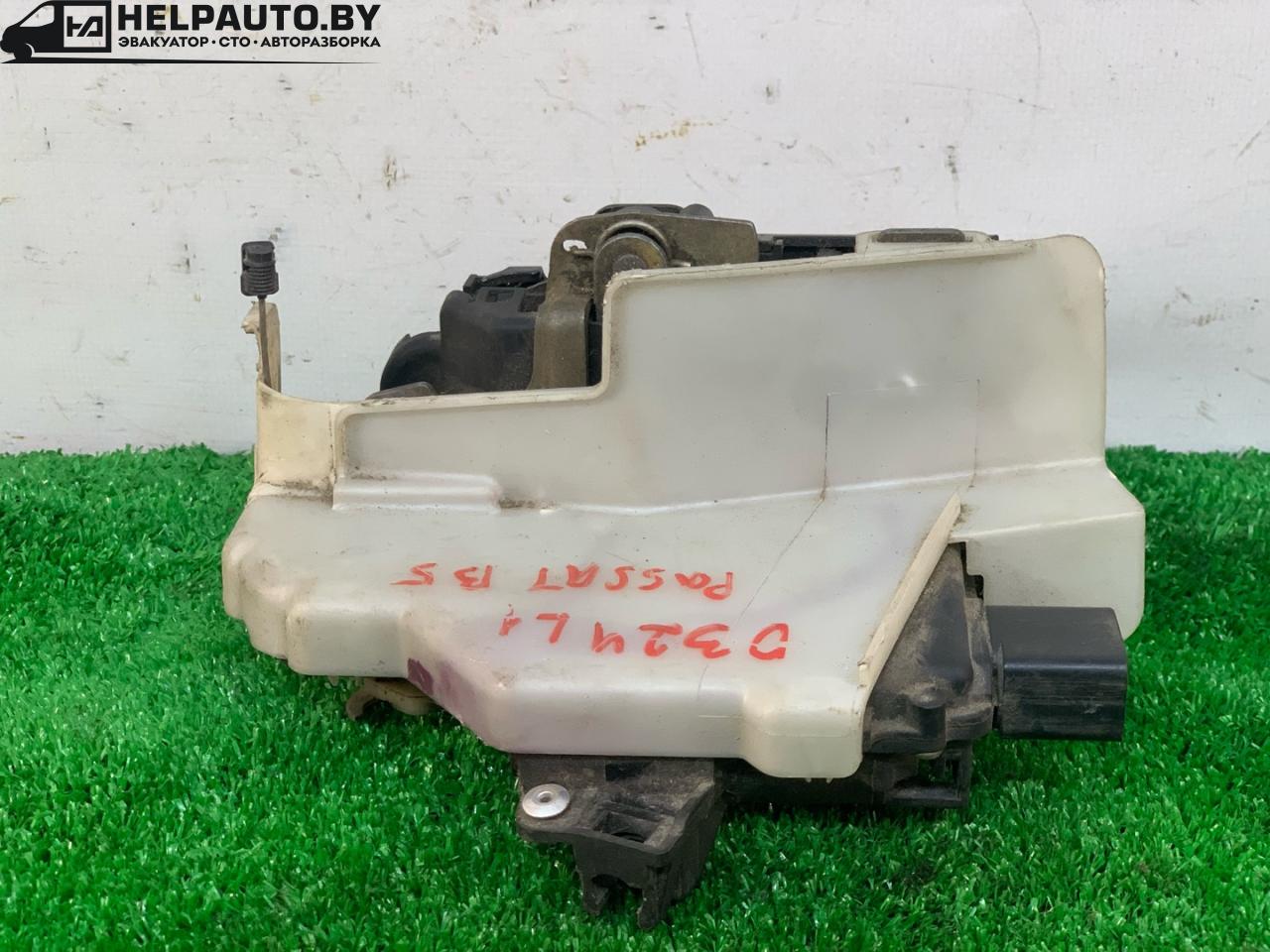 замок двери передней левой Volkswagen Passat B5 2001, 1.8 л., бензин, МКПП, седан, передний привод - фото №1