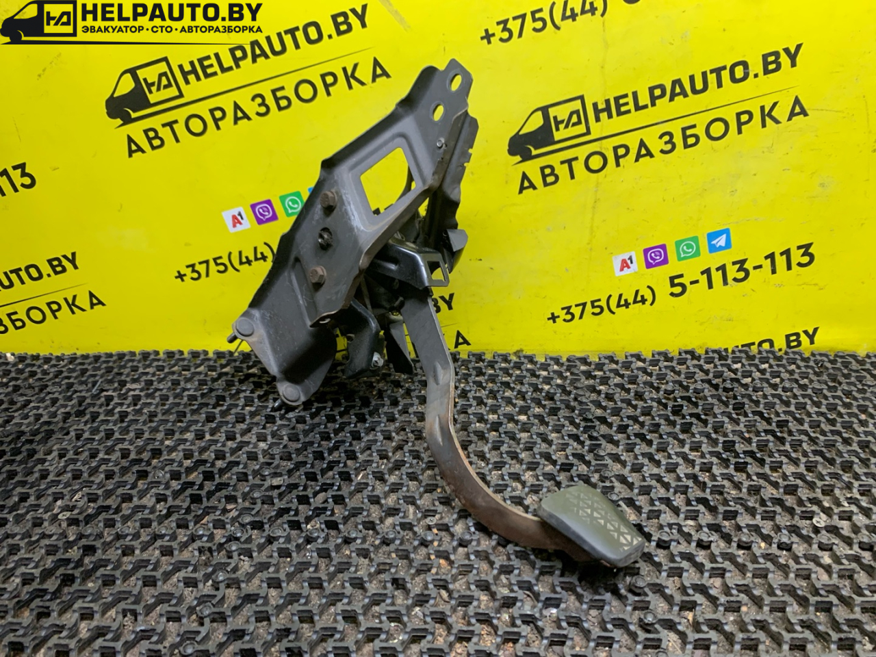 педаль сцепления Opel Vectra B 1996, 1.7 л., X 17 DT (TC4EE1), дизель, МКПП, серебро, хетчбэк 5 дв., передний привод - фото №1