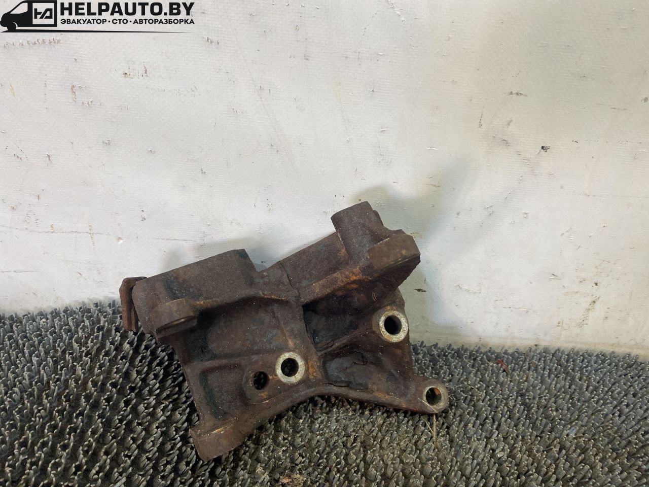 кронштейн двигателя Opel Sintra 1 поколение 1999, 2.2 л., X 22 XE, бензин, МКПП, серебристый, минивэн, передний привод - фото №1