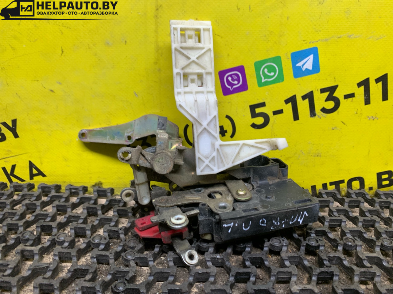 замок двери передней левой Opel Sintra 1 поколение 1999, 2.2 л., X 22 XE, бензин, МКПП, белый, минивэн, передний привод - фото №1