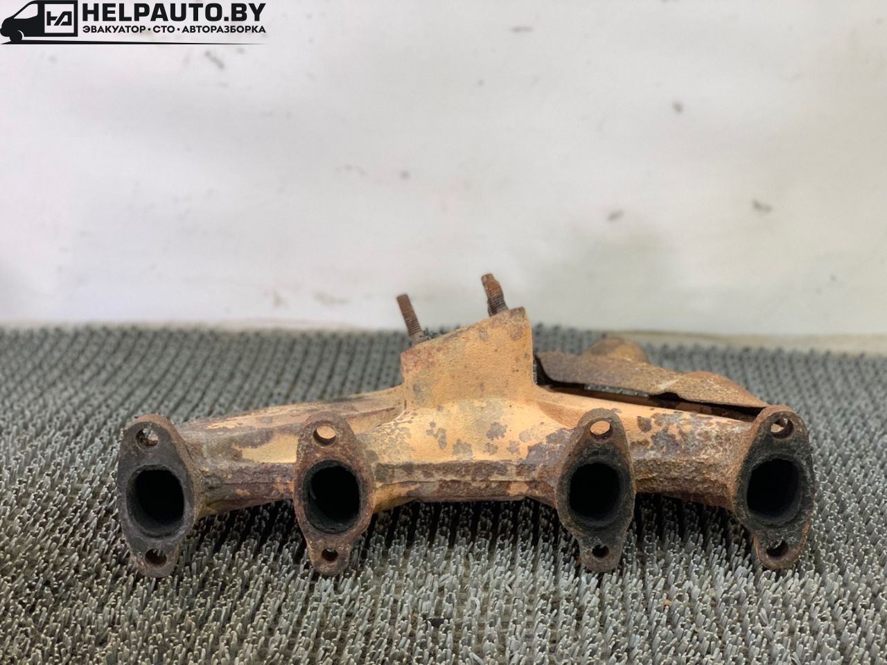 коллектор выпускной Audi 80 B3 89/B3 1991, 1.8 л., бензин, МКПП, серебристый, седан, передний привод - фото №1