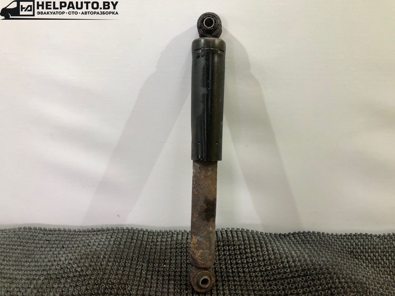 амортизатор задний левый Kia Sorento 1 поколение 2005, 2.5 л., дизель, МКПП, серый, полный привод - фото №1