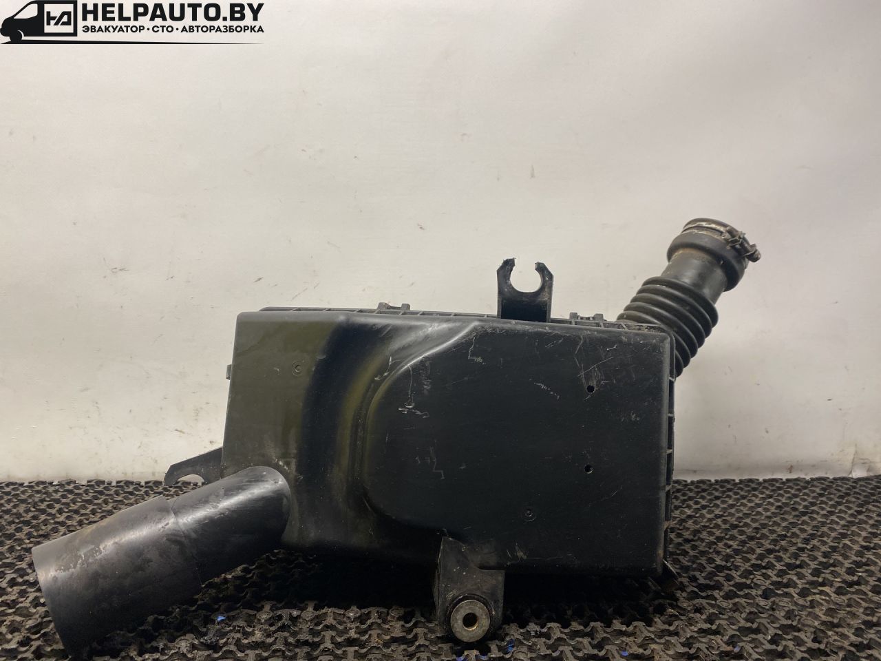 корпус воздушного фильтра Mazda 626 GF 1997, 2.0 л., дизель, МКПП, зелёный, седан, передний привод, 6RF2A - фото №1