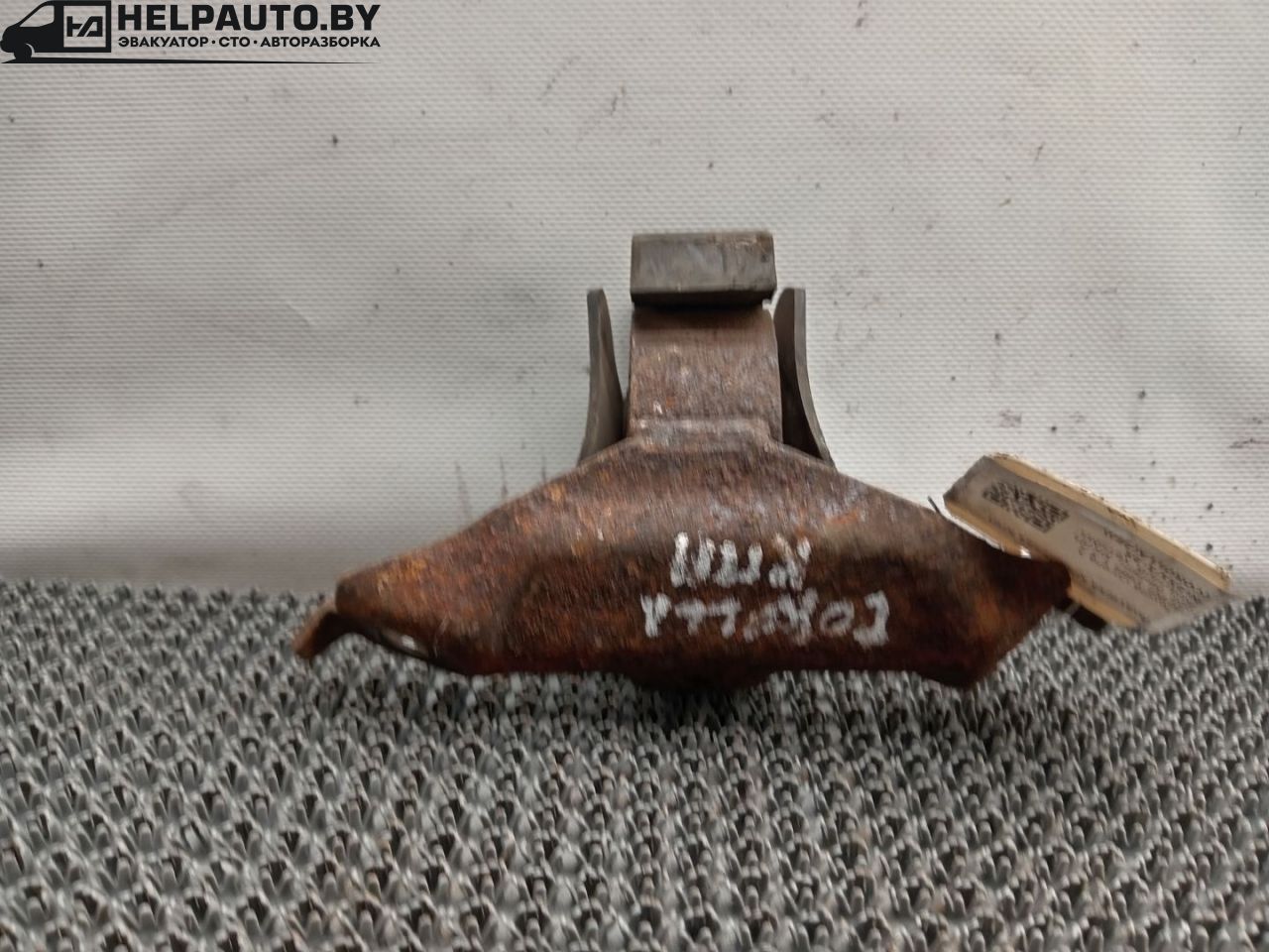 подушка крепления КПП Toyota Corolla 5 поколение (E80) 1984, 1.3 л., бензин, МКПП, красный, хетчбэк 5 дв., передний привод - фото №1