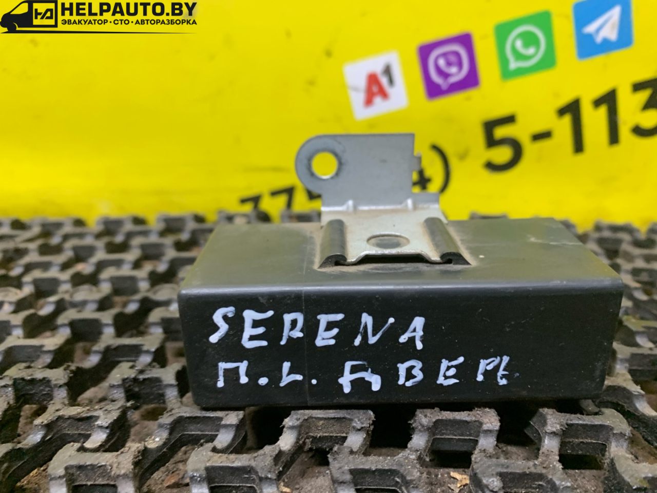 блок управления стеклоподъемниками Nissan Serena C23 1992, 2.0 л., дизель, МКПП, серебро, минивэн, передний привод - фото №1