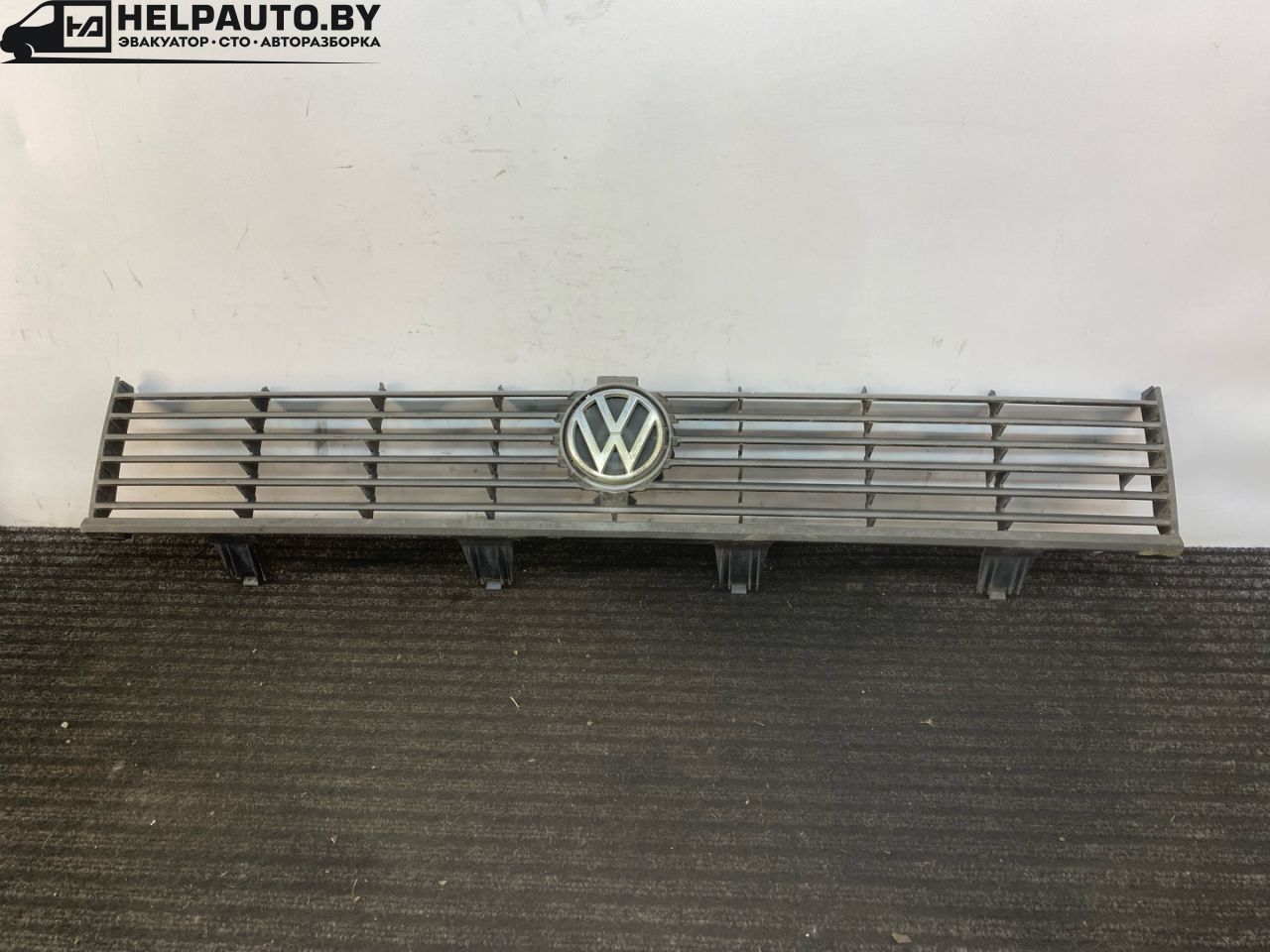 решетка радиатора Volkswagen Santana 1 поколение 1988, 1.6 л., бензин, синий, передний привод, 325853653 - фото №1