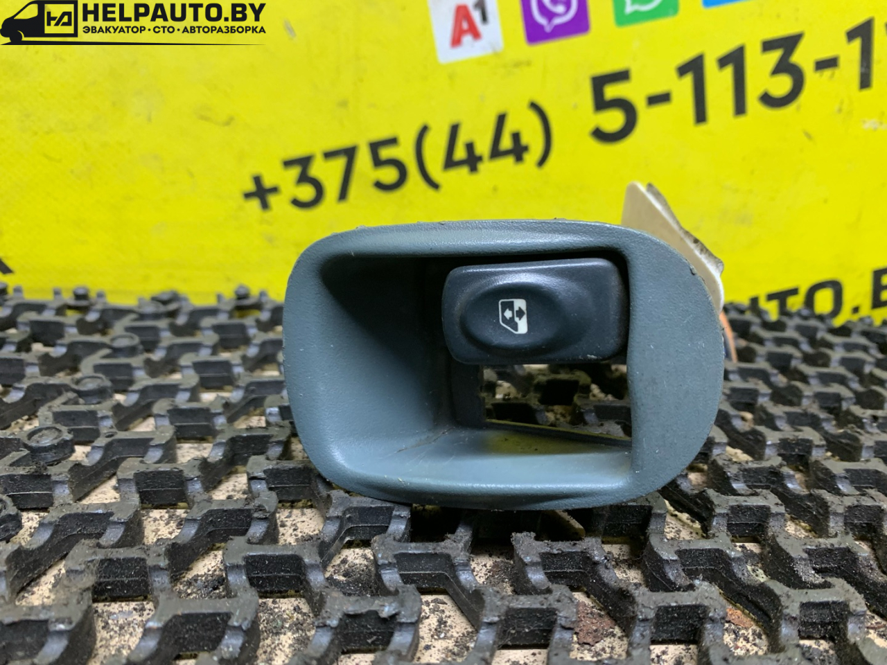 блок управления стеклоподъемниками Renault Scenic 1 поколение 1998, 1.9 л., дизель, МКПП, серый, минивэн - фото №1