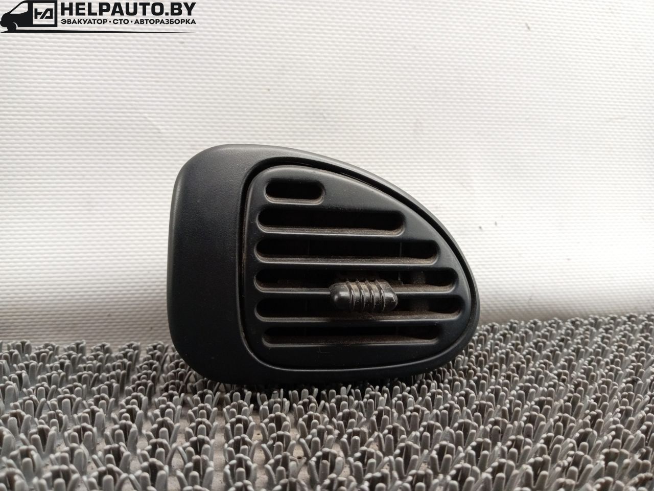 дефлектор обдува салона Chrysler Voyager 3 поколение 1997, 2.4 л., EDZ, бензин, АКПП, зеленый, минивэн, передний привод - фото №1