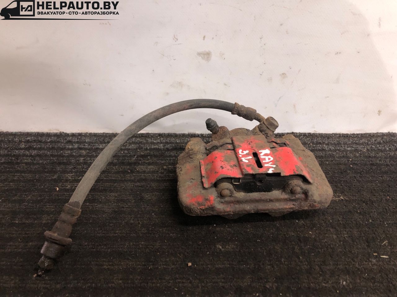 суппорт задний левый Toyota RAV4 2 поколение (XA20) 2002, 2.0 л., дизель, МКПП, серебристый, седан - фото №1
