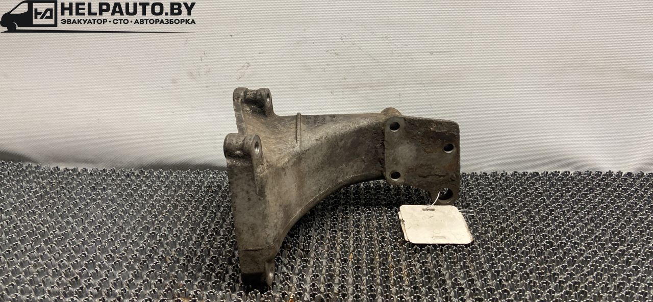 кронштейн (крепление) Volkswagen Golf 2 поколение 1990, 1.6 л., D, JP, дизель, 5МКПП, хетчбэк 5 дв., передний привод - фото №1