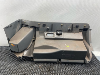 бардачок Renault Safrane 1 поколение [рестайлинг] 1997, 2.0 л., бензин, АКПП, красный, седан, передний привод