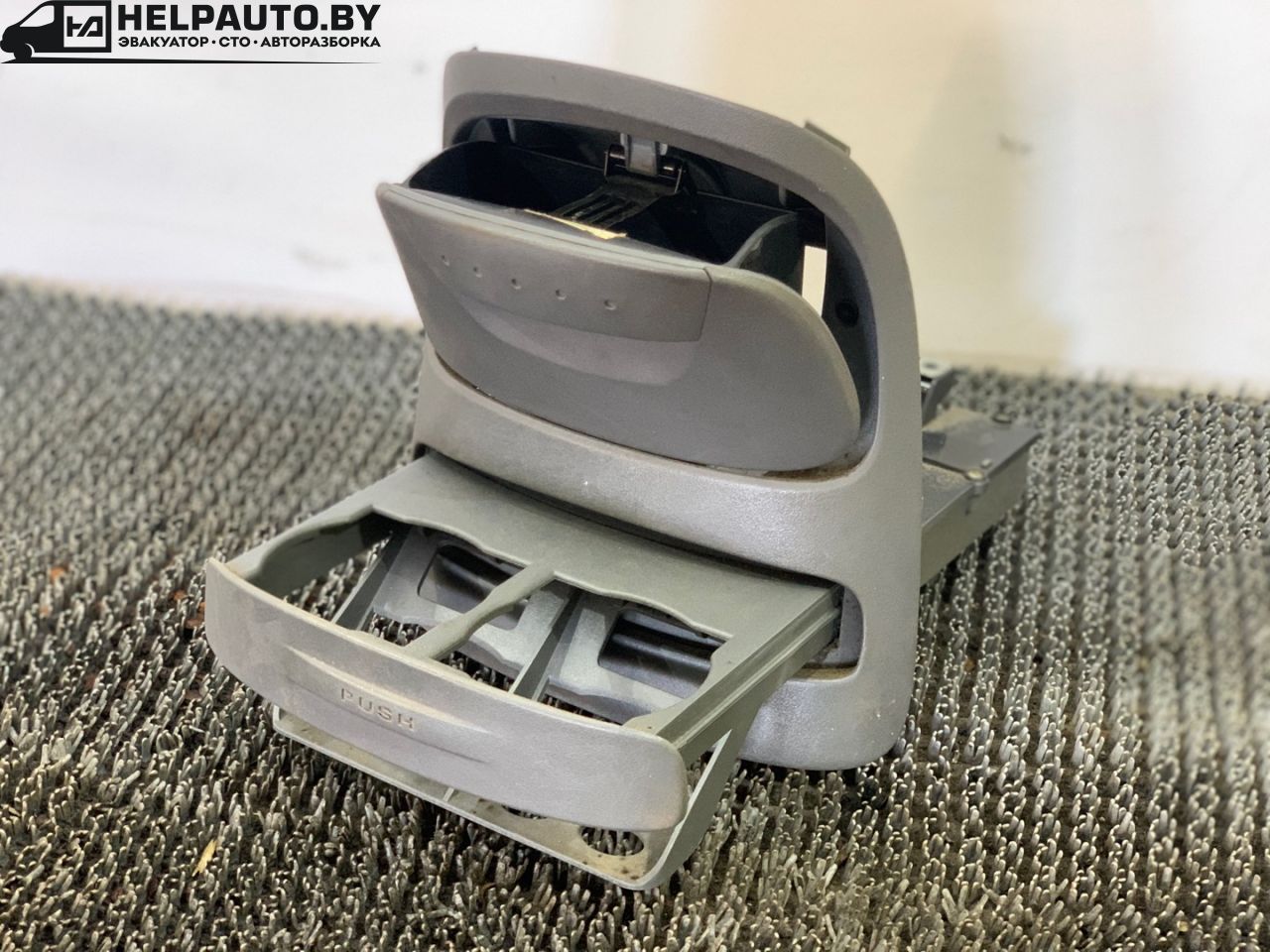 подстаканник Hyundai Santa Fe 1 поколение (SM) 2003, 2.4 л., бензин, МКПП, серебристый, внедорожник 5 дв., передний привод - фото №1