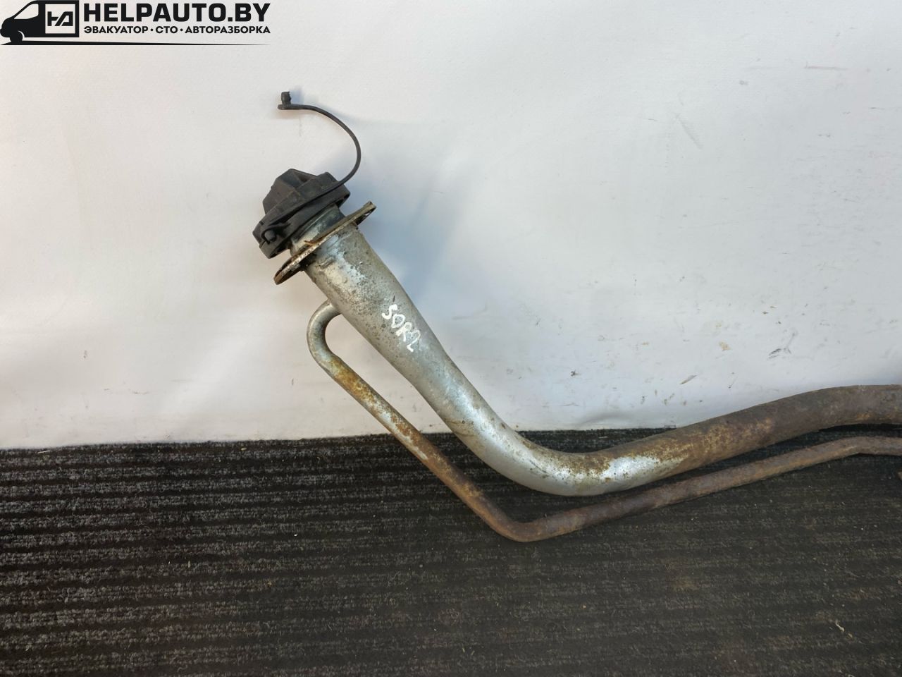 горловина топливного бака Kia Sorento 1 поколение 2005, 2.5 л., CRDi, D4CB, дизель, МКПП, черный, внедорожник 5 дв., полный подключаемый привод - фото №1