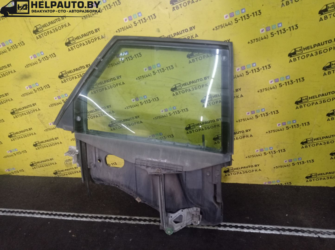 рамка двери Audi 80 B3 1988, 1.9 л., 1Y, дизель, МКПП, серебро, седан, передний привод - фото №1