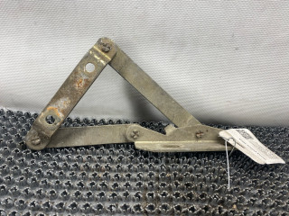 петля капота левая Volkswagen Passat B2 1986, 1.6 л., karb., бензин, МКПП, универсал, передний привод, 056103373F