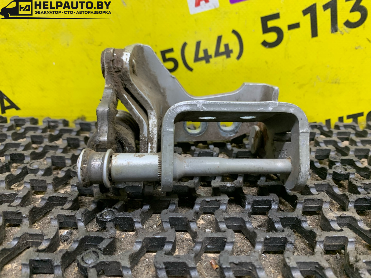 петля двери Opel Sintra 1 поколение 1999, 2.2 л., X 22 XE, бензин, МКПП, белый, минивэн, передний привод - фото №1
