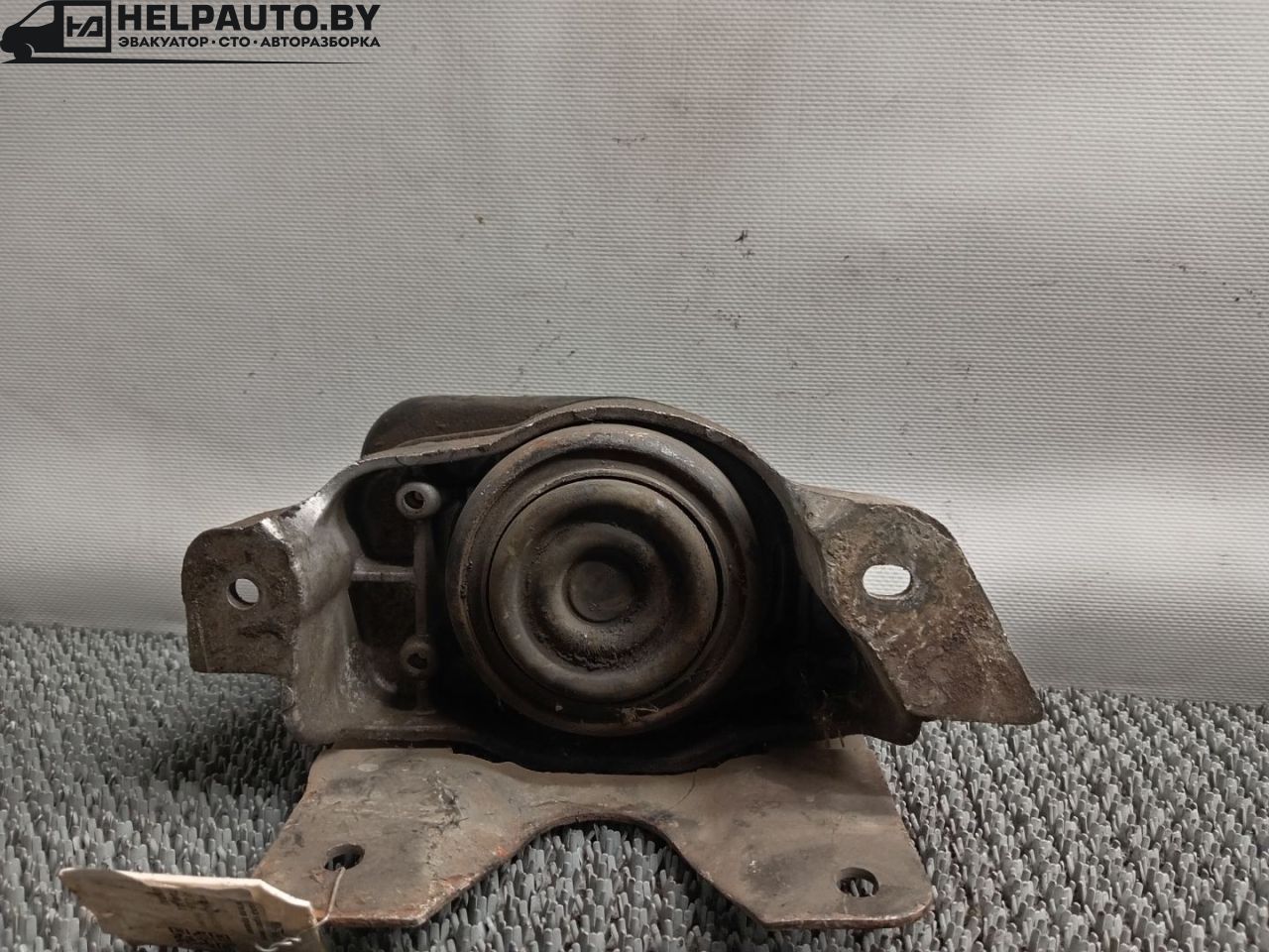 подушка крепления двигателя Daewoo Nubira J100 1998, 2.0 л., бензин, МКПП, красный / зеленый, седан - фото №1