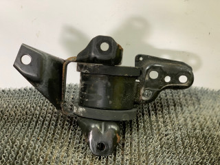 подушка крепления двигателя Nissan Bluebird T12/T72 1987, 2.0 л., бензин, МКПП, хетчбэк 5 дв.