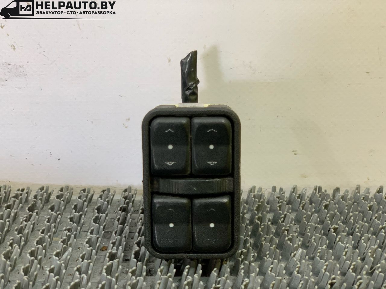 блок управления стеклоподъемниками Opel Zafira 1 поколение (A) 1999, 2.0 л., бензин, МКПП, серый, передний привод, 90561086 - фото №1