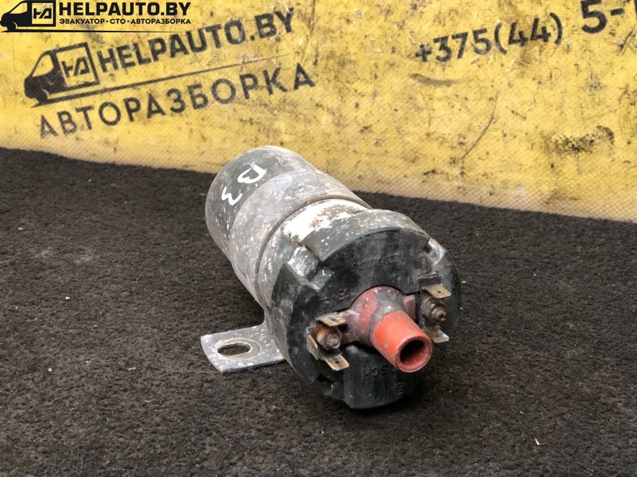 катушка зажигания Volkswagen Passat B3 1988, 1.8 л., бензин, МКПП, белый, седан, передний привод - фото №1