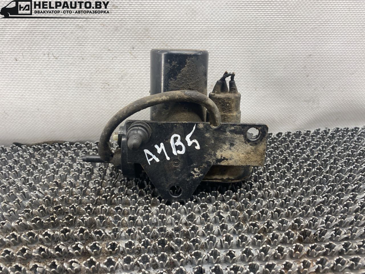 привод круиз-контроля Audi A4 B5 1999, 1.8 л., бензин, АКПП, черный, универсал, передний привод, 811907325 - фото №1